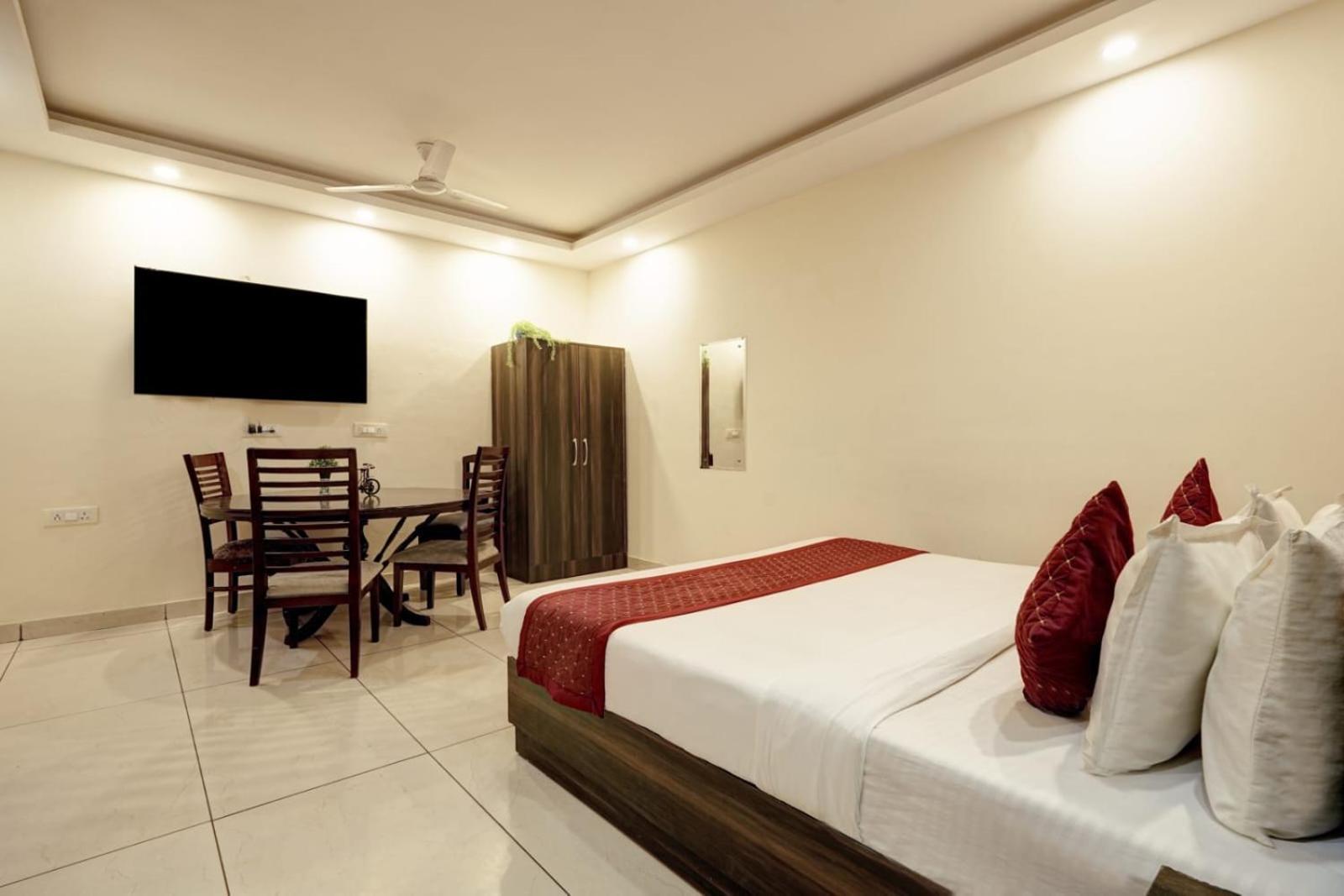 Hotel Ivy Plaza New Delhi
